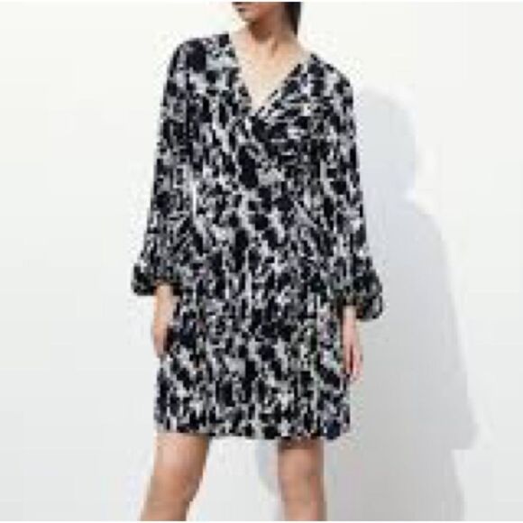 H&M PLISSÉ WRAP DRESS - Picture 2 of 14